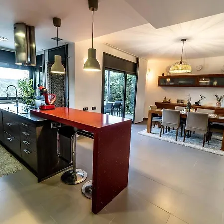 Villa Montserrat Deluxe Barcelona Vacarisas